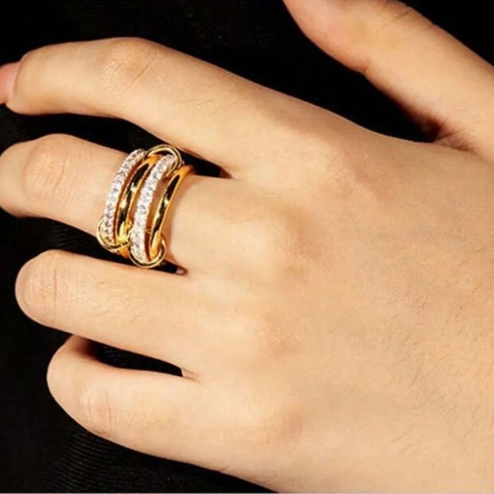 Elegant Gold & Silver Interlocking Ring – Size 8
